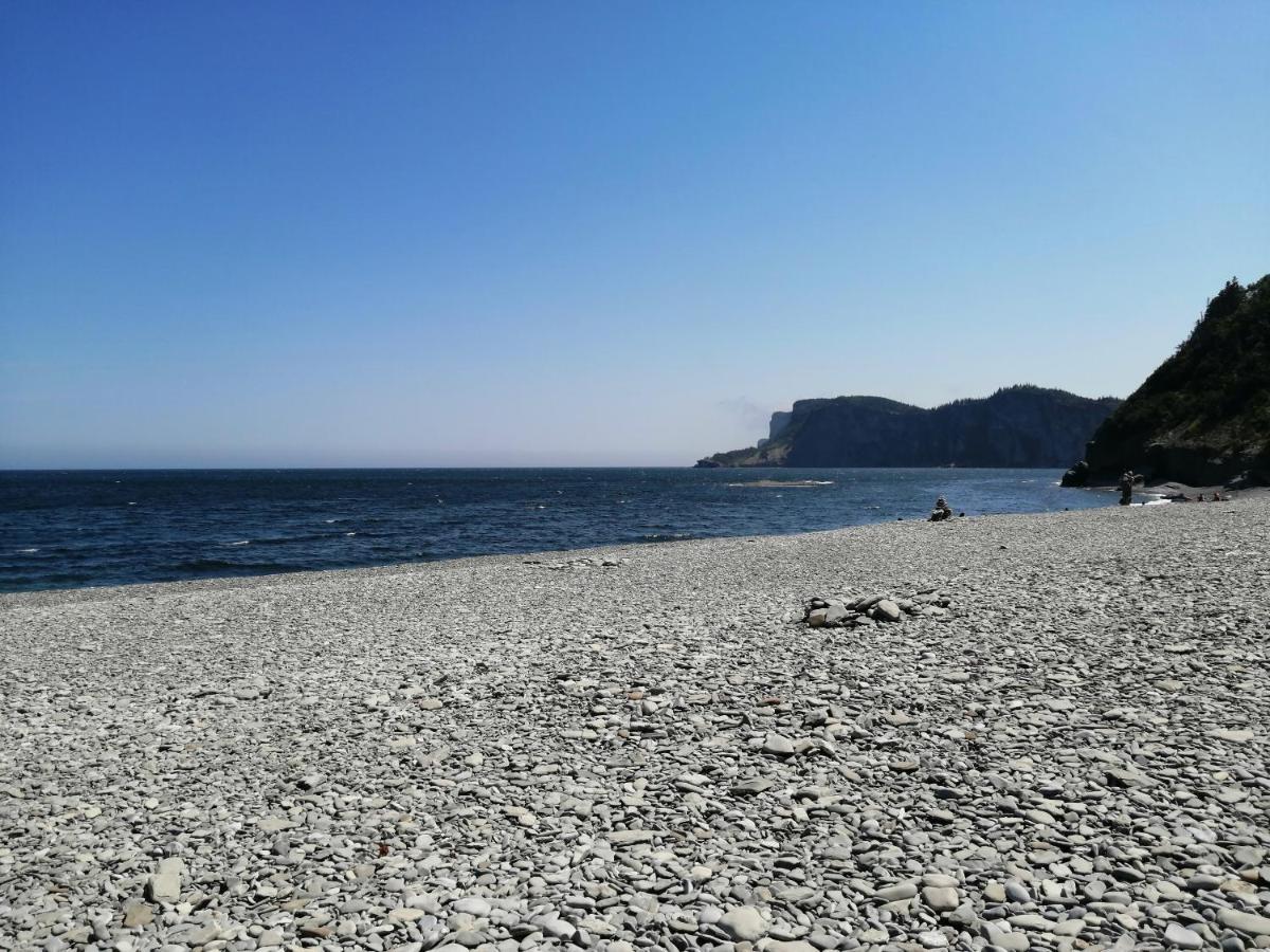 Gite Shoreline De La Terre A La Mer Bed & Breakfast Rivière-la-Madeleine Exterior foto